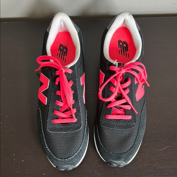 New Balance 410 Sneaker WL410WBA Black Casual Running Tennis  Shoes Sz 9 NEW - Picture 2 of 9